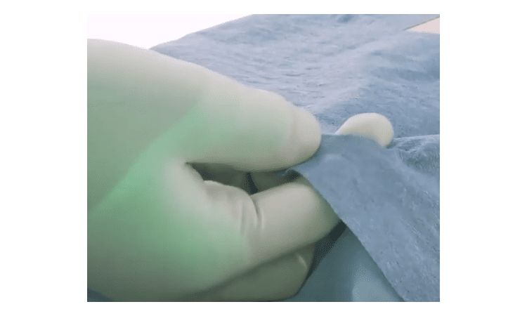 Chirurgisch afdeklaken met draadopening