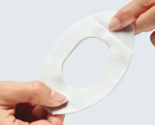 steriel kompres met gat als oogverband