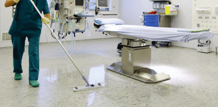 Oppervlakken desinfectie met Terralin Protect op operatiekamers