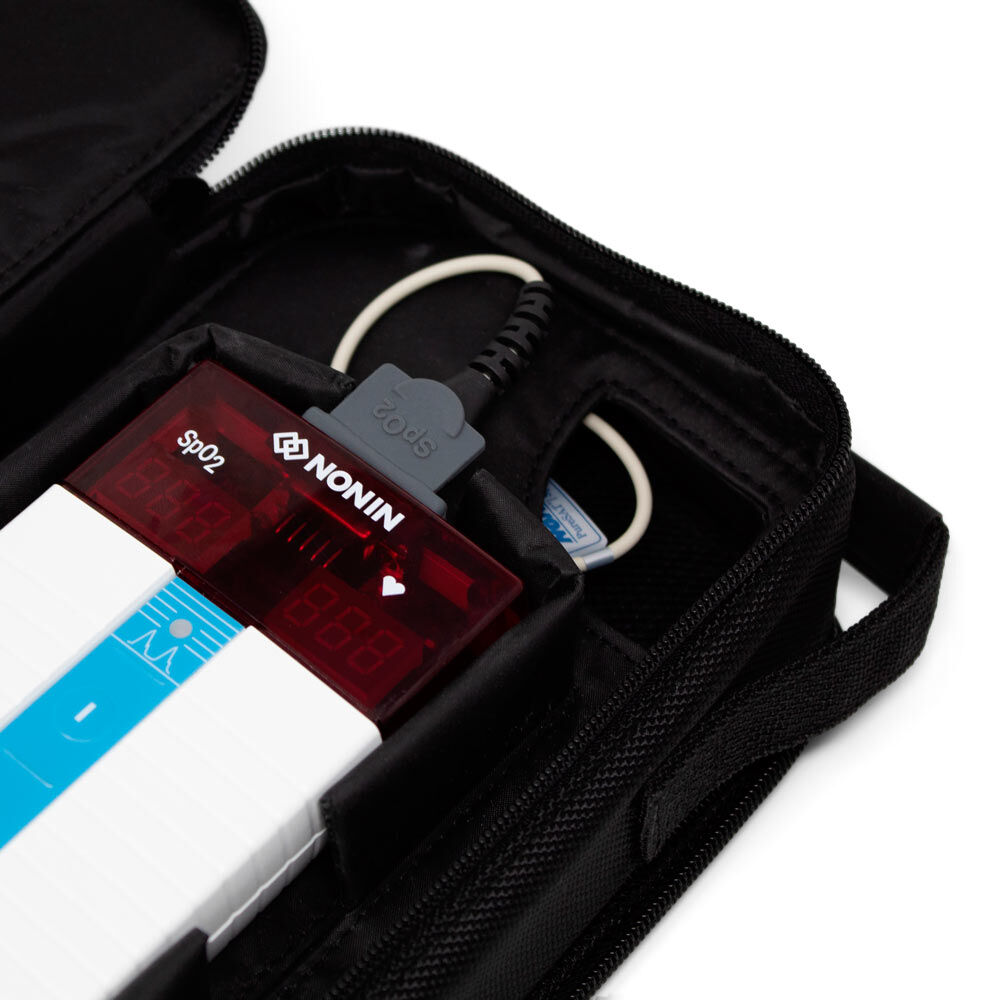 Nonin 8500 pulsoximeter, incl. 1x 8000AA vingerclipsensor, 6 AA batterijen en handleiding.